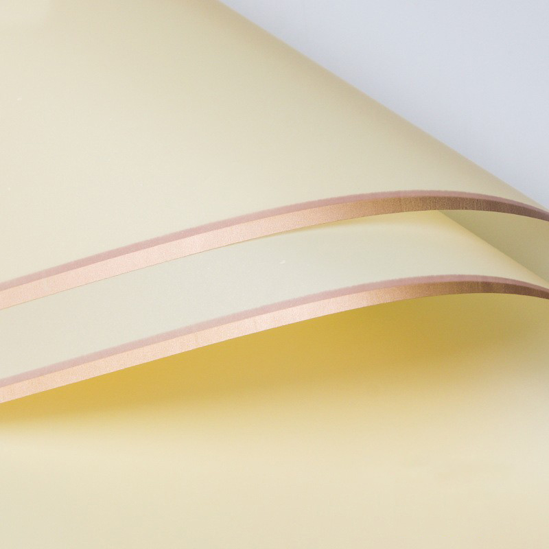 Aurum matte ancipiti charta involuti flore