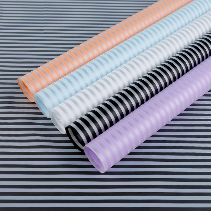 Striata matte flos charta involvens